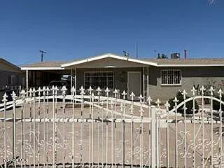 649 De Vargas Dr — Photo 3