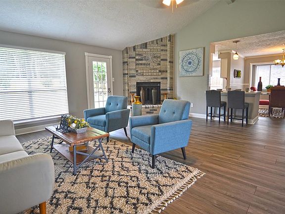 3rd image of 2211 Pilgrims Bend Dr