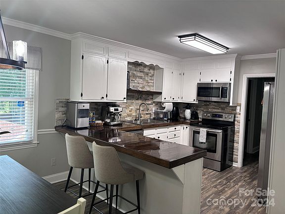 3rd image of 407 Pineview Dr