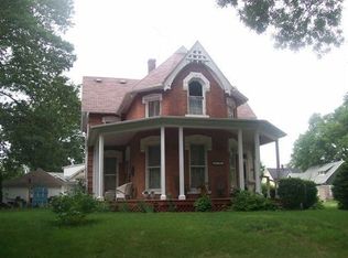 515 W 1st St, Pella, IA 50219
