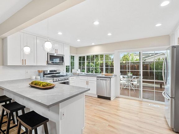 4th image of 4062 Luneta Dr