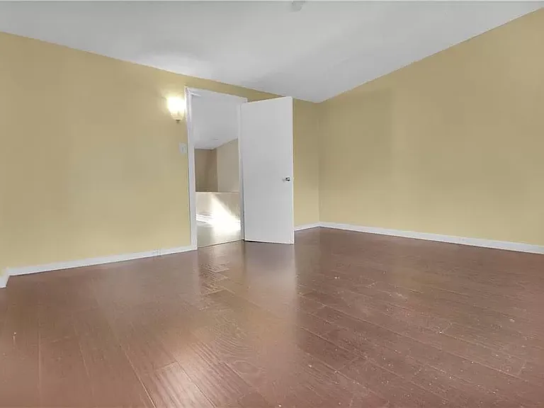 446 W Allen St — Photo 8