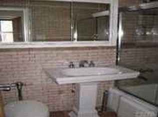 5022 40th St APT 4H, Long Island City, NY 11104