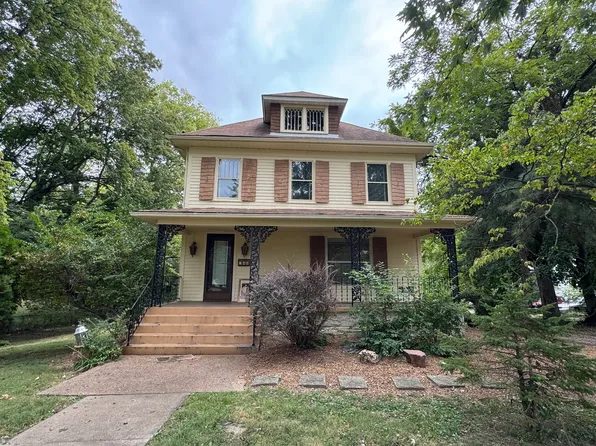 146 N Washington St, Du Quoin, IL 62832