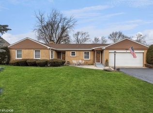 1520 W Blackhawk Dr, Mount Prospect, IL