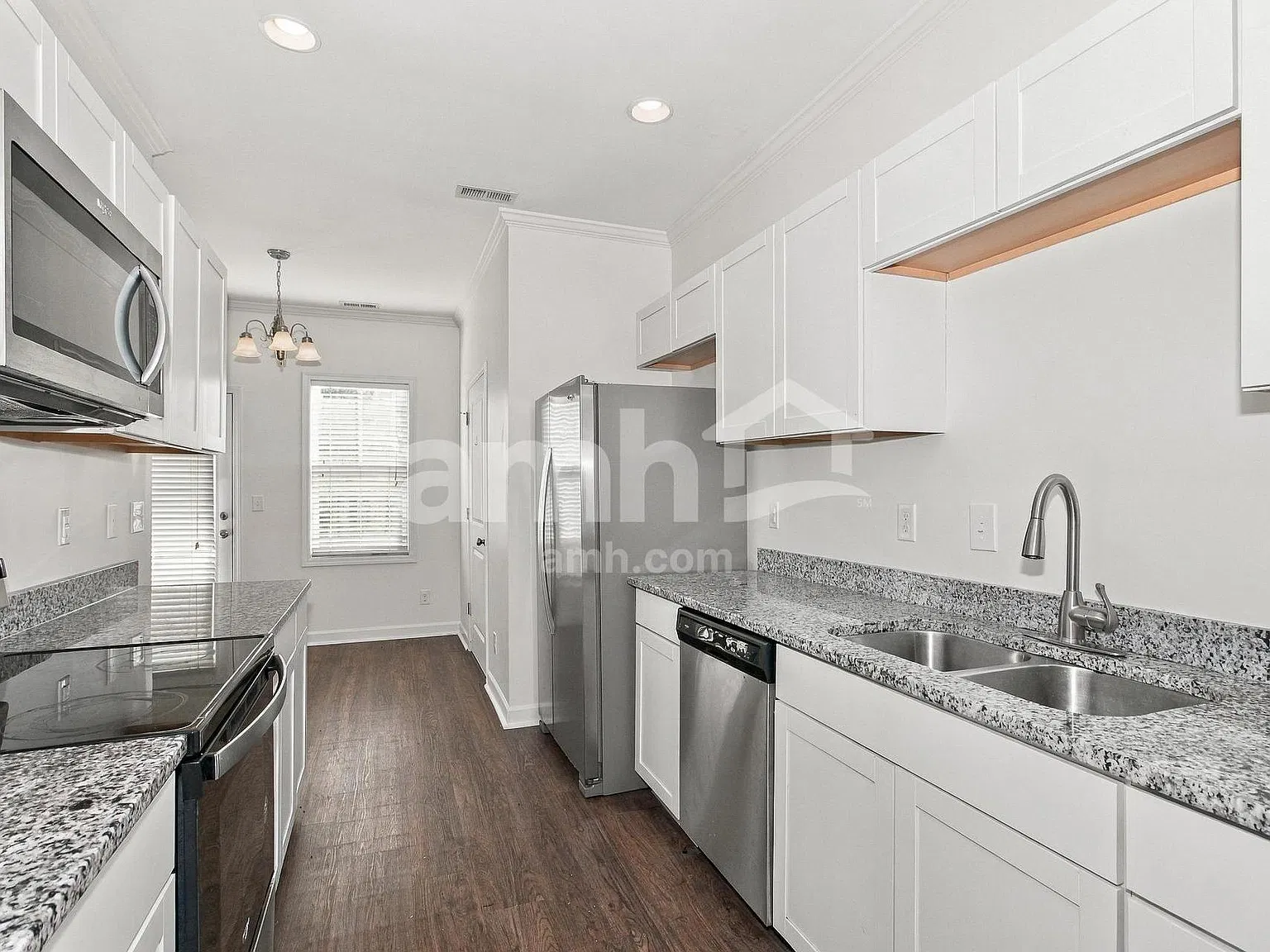 3 bed, 3.0 bath, 1527 sqft, $2,415 — Photo 4