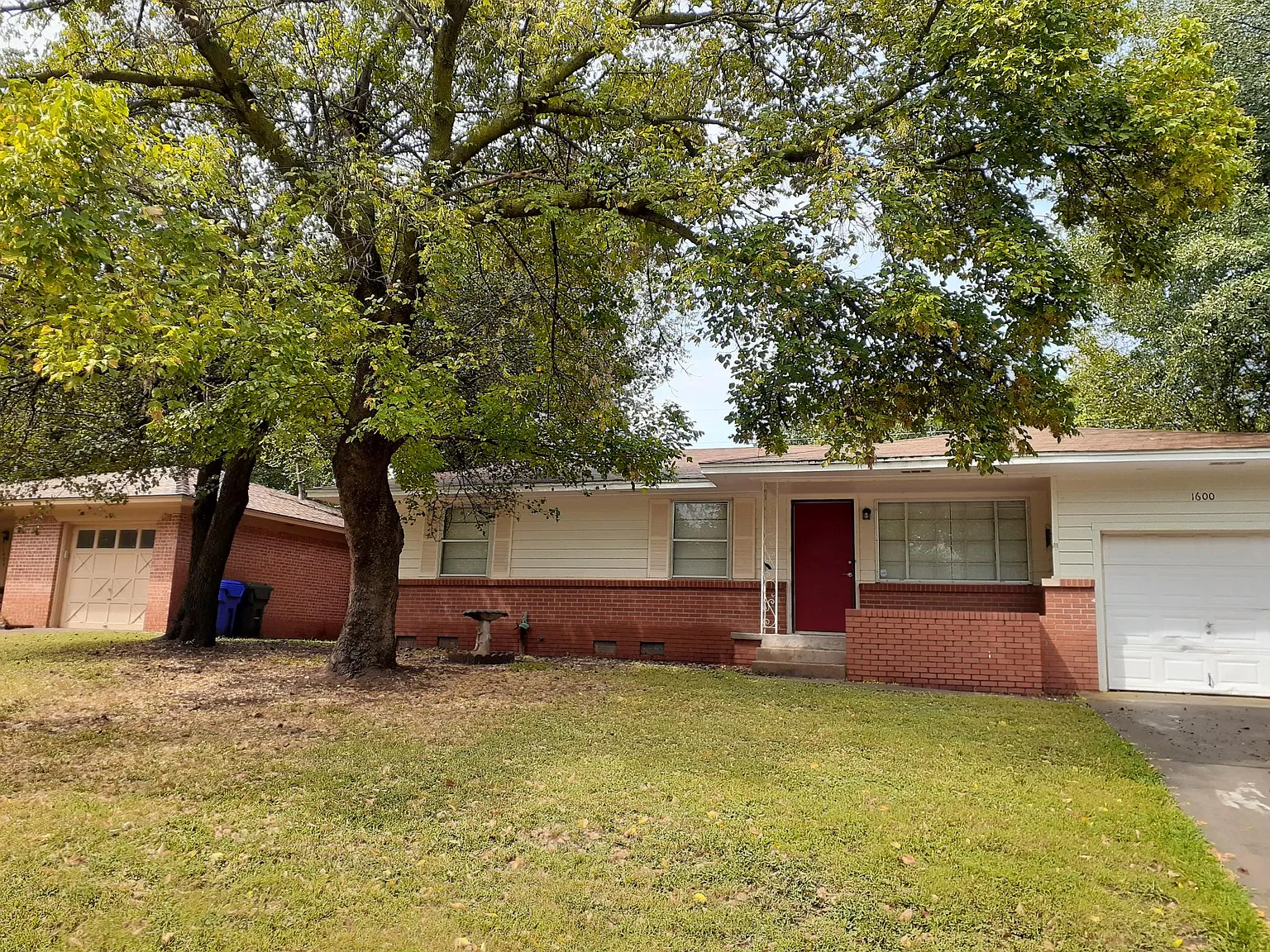 3 bed, 950 sqft, $1,295 — Photo 2