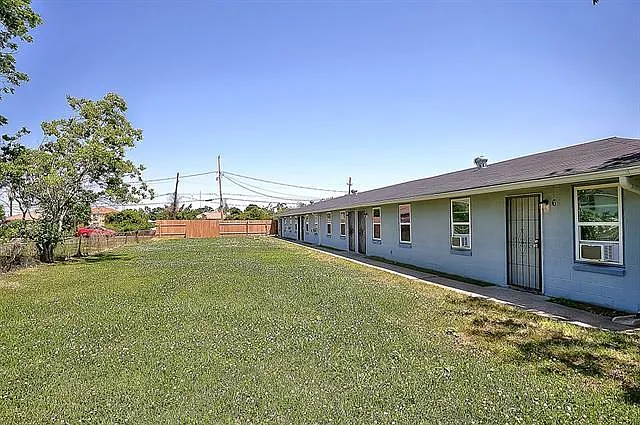 1130 Brown Ave — Photo 9