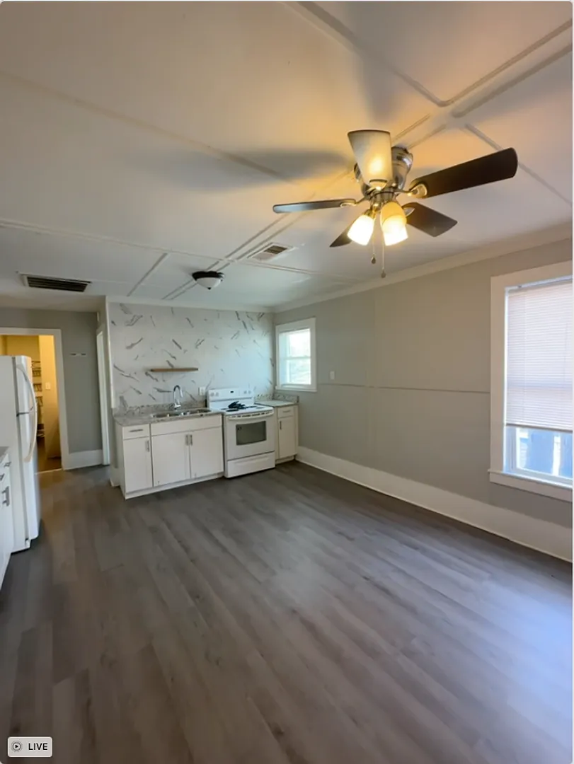 Building Photo - 18 Calloway St #4
