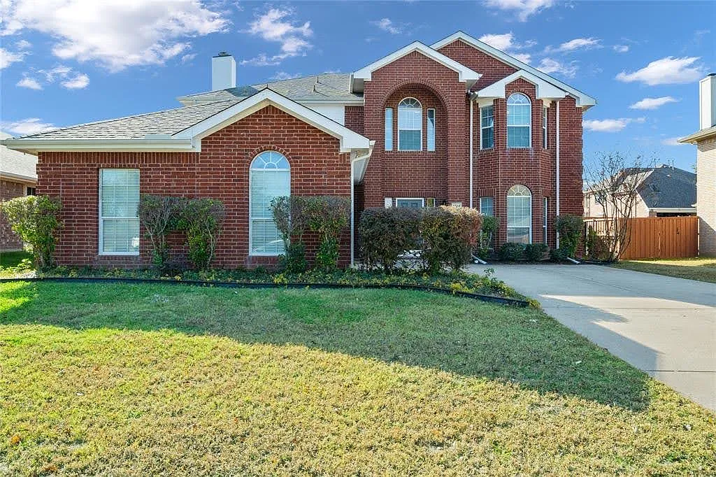 4 bed, 2.5 bath, 2617 sqft, $2,899 — Photo 2