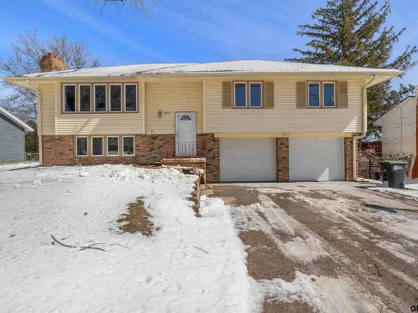 3931 N 94th St, Omaha, NE 68134