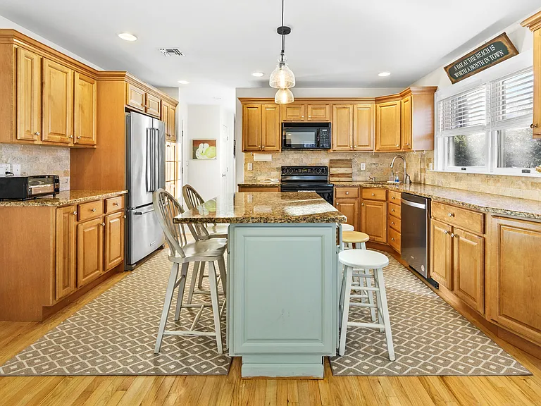 311 N Magee St — Photo 15