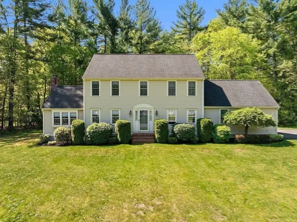 45 Heather Hills Dr, Bridgewater, MA 02324