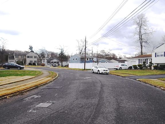 4th image of 45 Dartmouth Dr