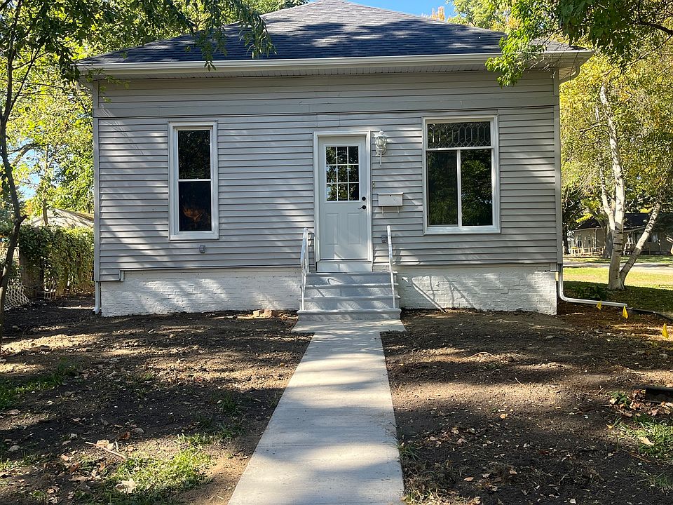 1st image of 202 S 2nd Ave
