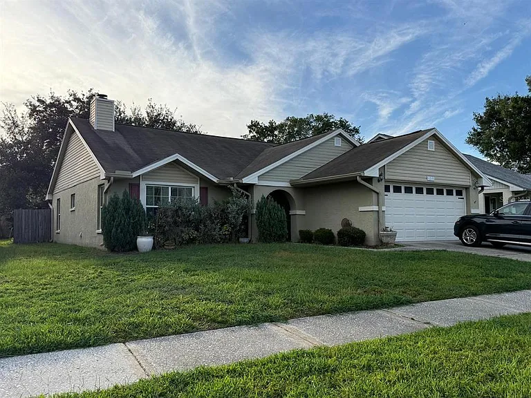 1215 Tuxford Dr — Photo 1