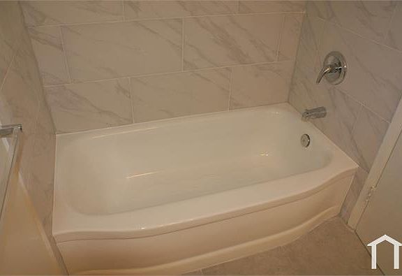 5th image of 419 Sandalwood Dr