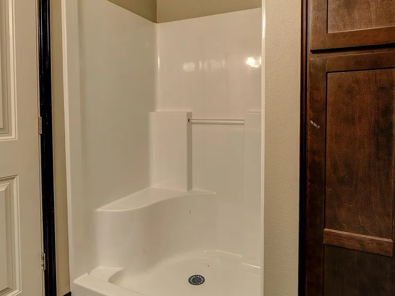 127 E Buchanan Rd — Photo 9