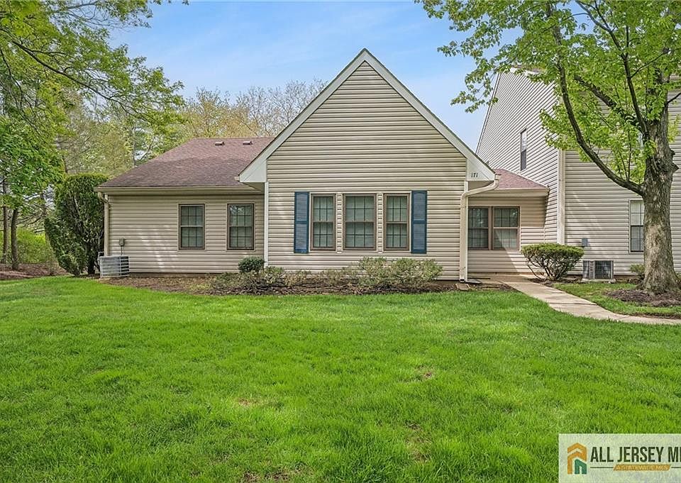 1st image of 171 Wycoff Way W
