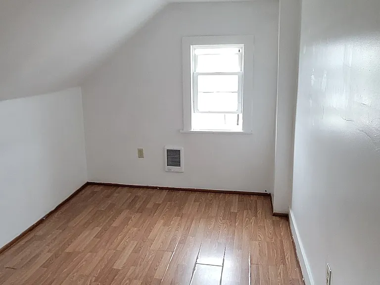 129 N Manhattan Ct #3 — Photo 5