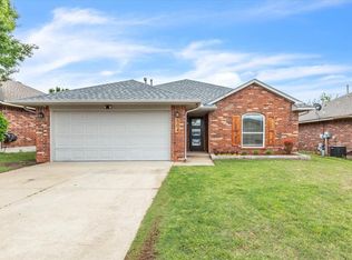 504 Apache Gate Dr, Yukon, OK 73099