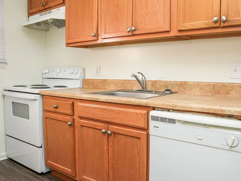 Gardenwood Apartments — Photo 70