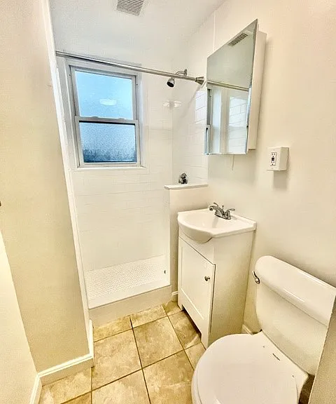 212 Hanover St #3 — Photo 11