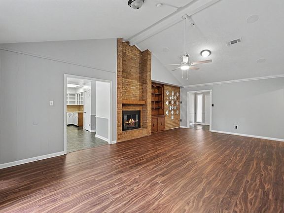 5th image of 132 Red Oak Ln