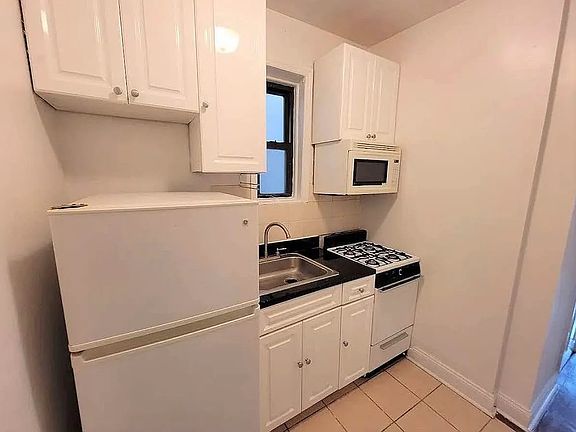 5th image of 488 E 74th St #4U