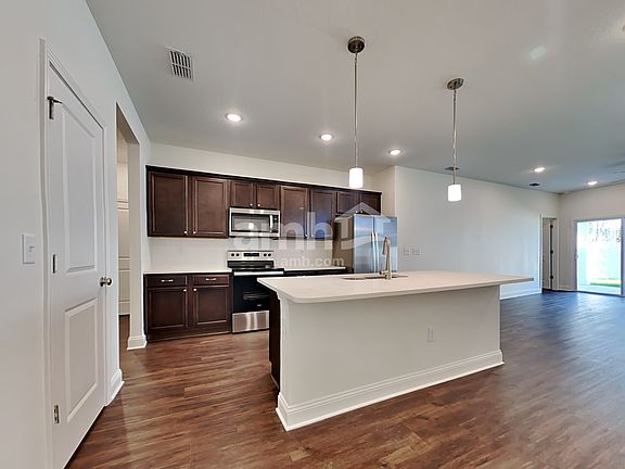 4th image of 551 Onate Cir