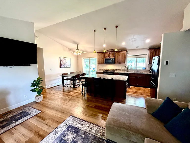 1321 E Elderberry Cir — Photo 2