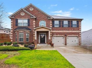 90 Waters Edge Ln, Covington, GA 30014