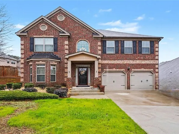 90 Waters Edge Ln, Covington, GA 30014