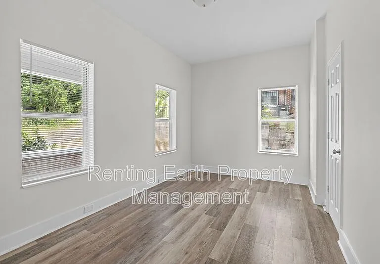 2426 Avenue U — Photo 10