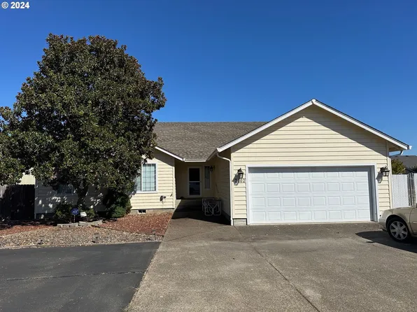 2702 Golfview Ave, Sutherlin, OR 97479