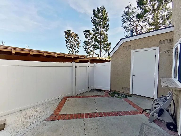 8 Albany — Photo 13