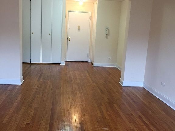 3rd image of 142-10 Roosevelt Ave #504