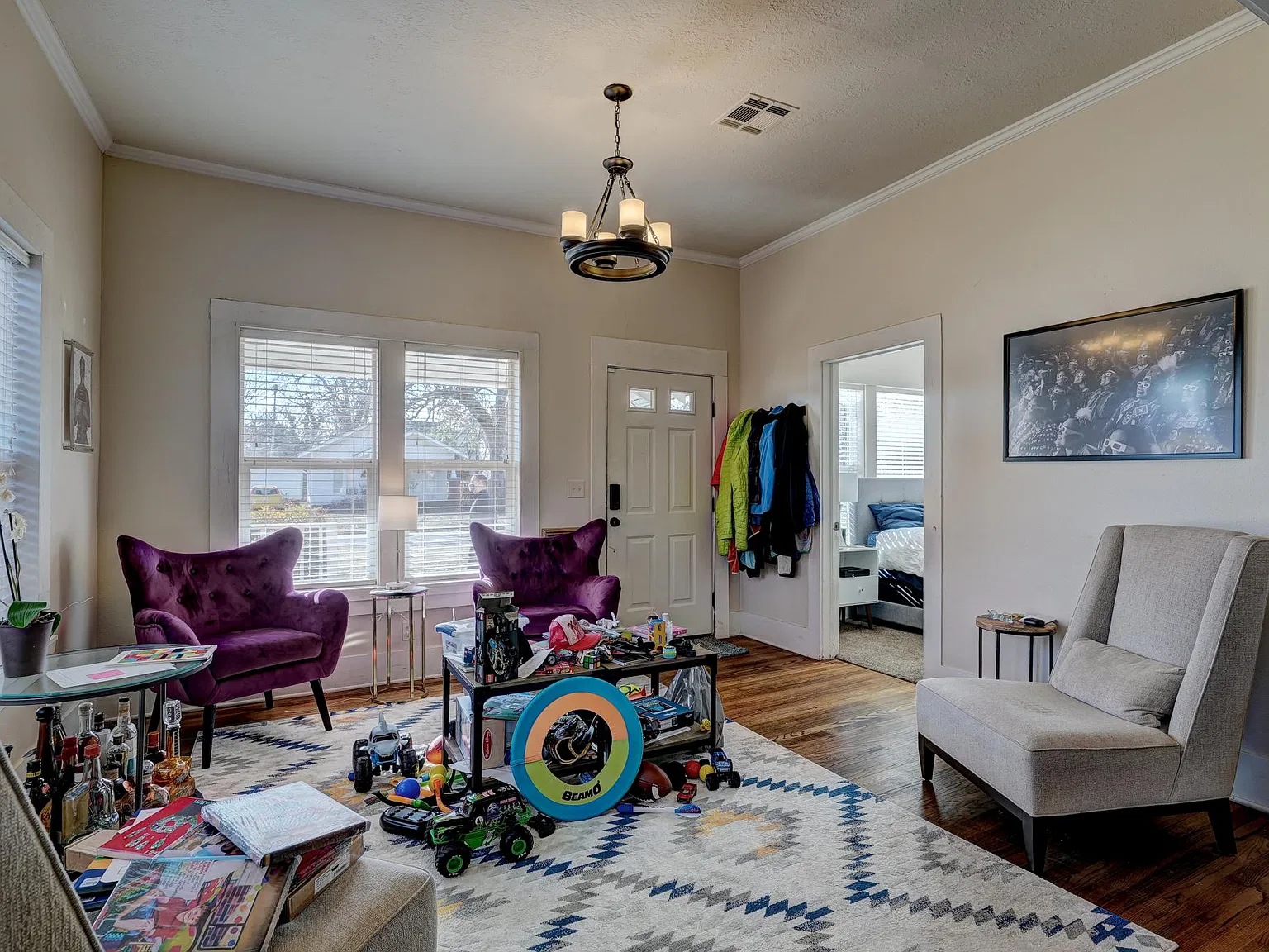 3 bed, 1205 sqft, $2,100 — Photo 3