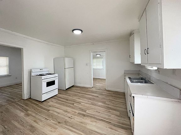 5th image of 1523 E 4th Ave