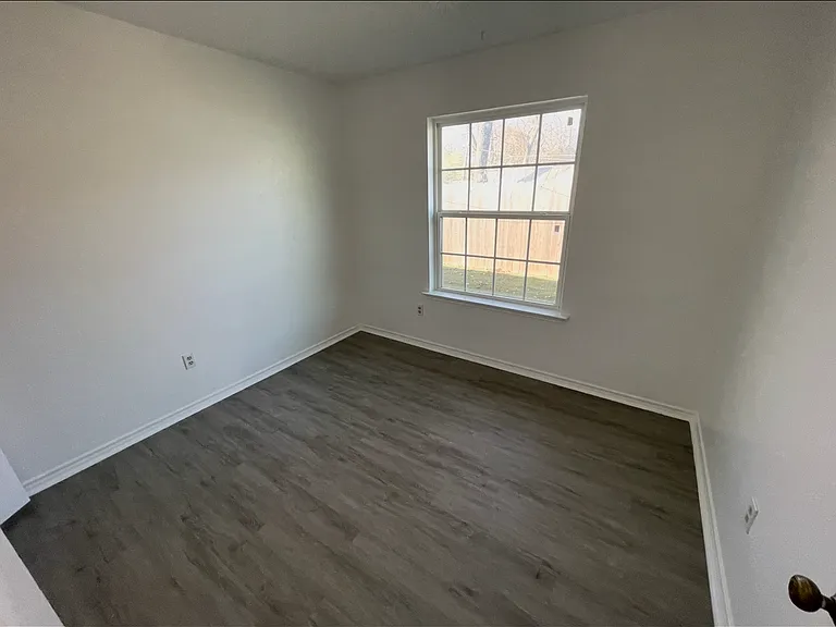 408 Jefferson St — Photo 8