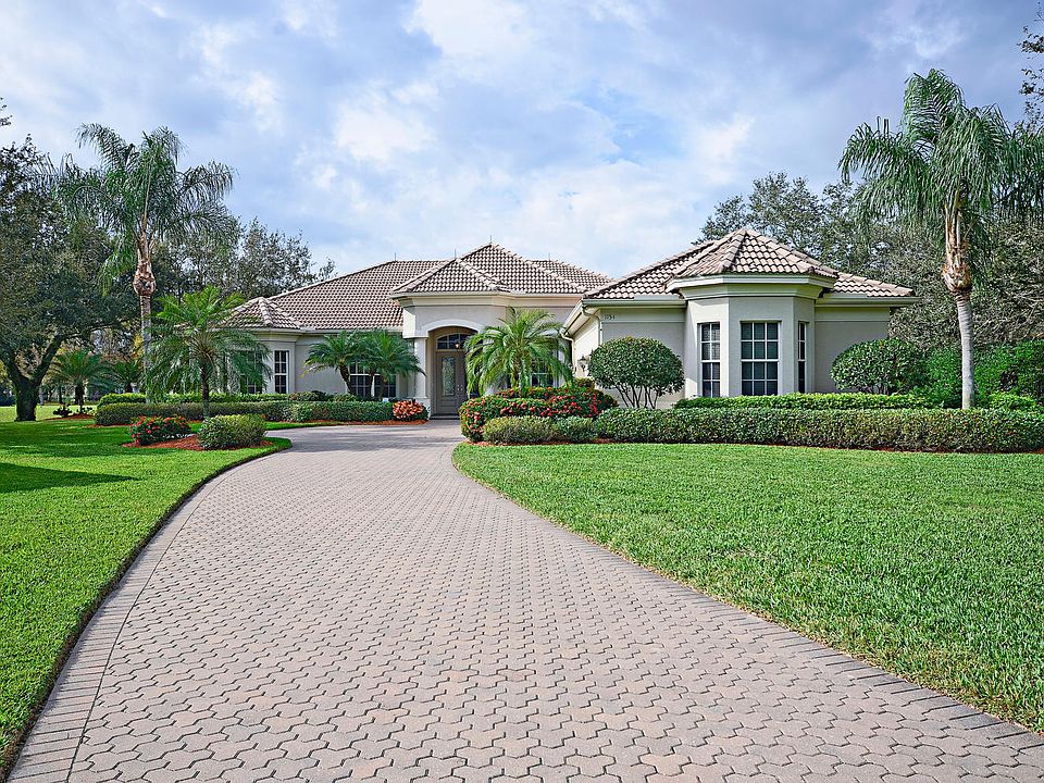 EXTRA long driveway!