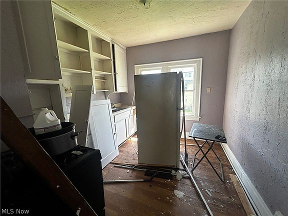 4th image of 11702 Tuscora Ave