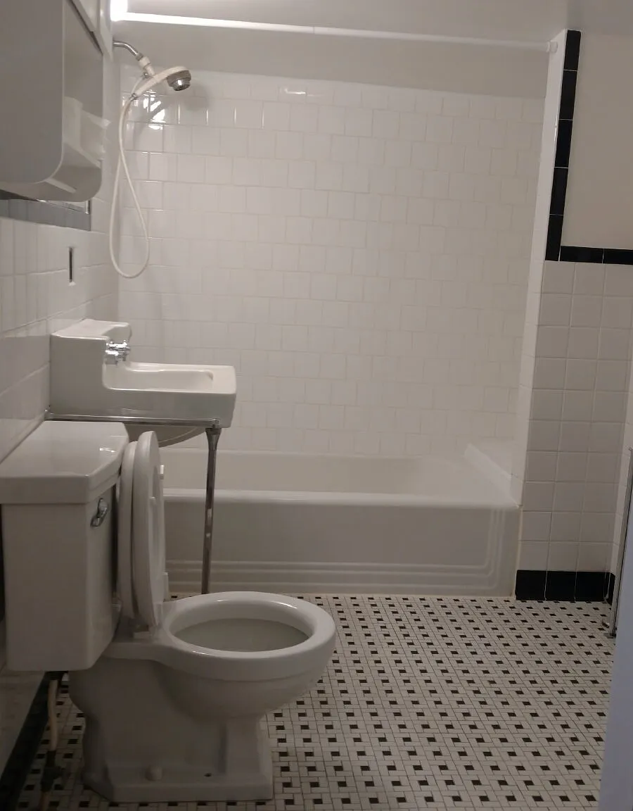 4 bed, 2.0 bath, 3330 sqft, $3,195 — Photo 4