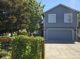 2138 SW 28th St, Redmond, OR 97756
