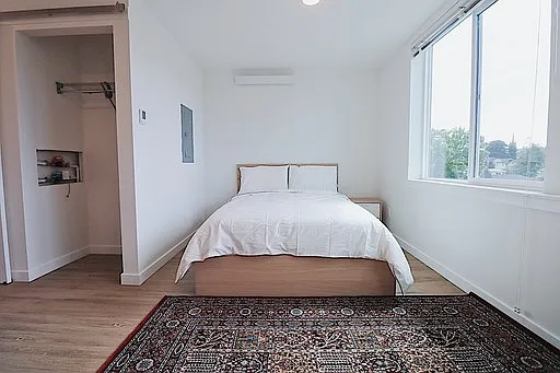 5637 University Way NE — Photo 38