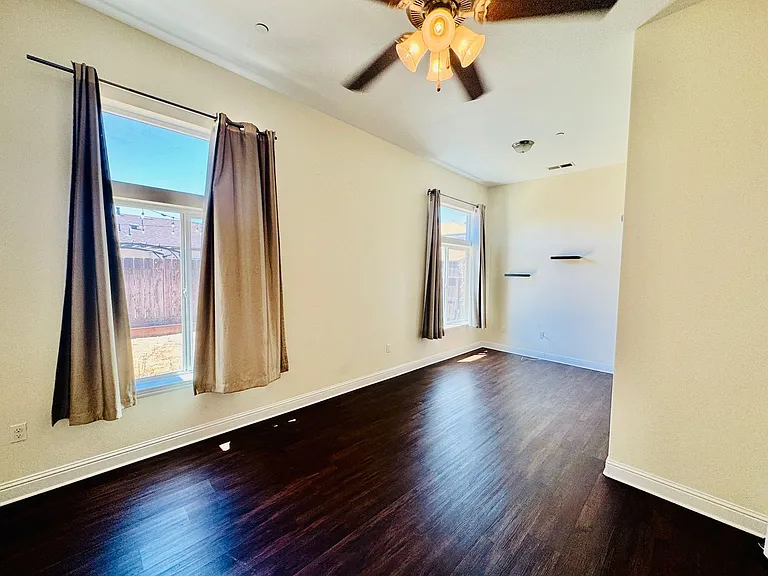 1525 Greenwich Dr — Photo 11