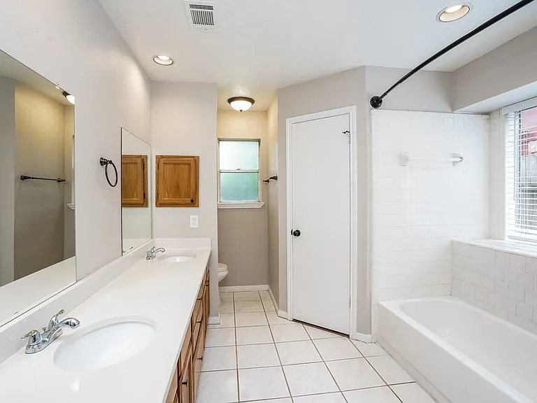 3542 Lindenfield Dr — Photo 13