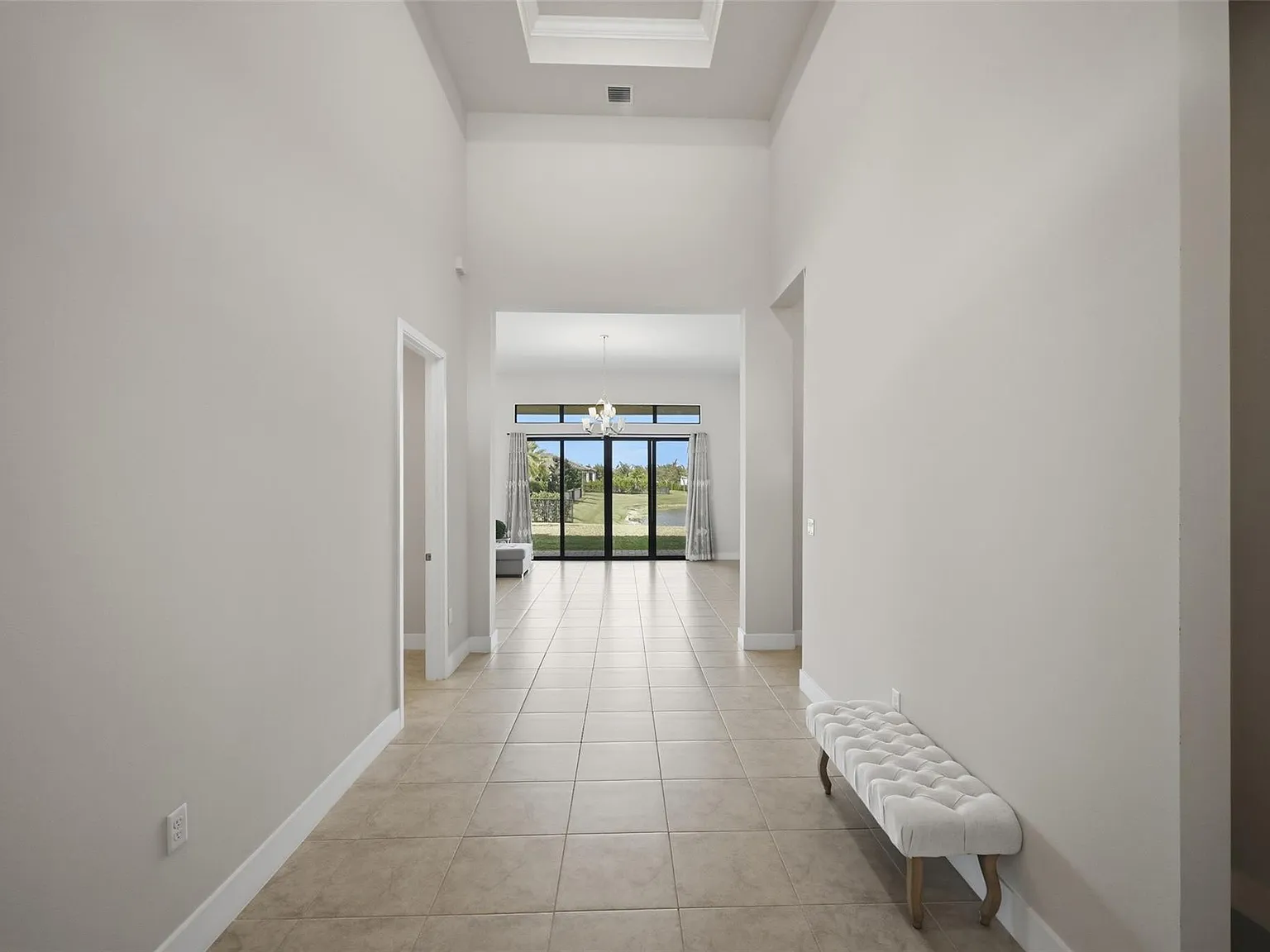 3 bed, 2.5 bath, 2495 sqft, $5,895 — Photo 4