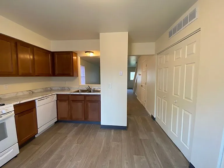 State Place Apartment Homes — Photo 101