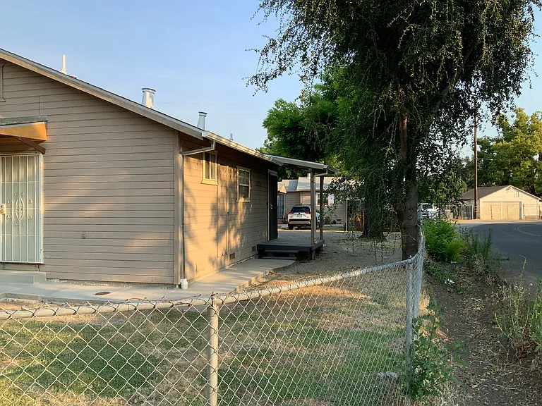 2534 Robindale Ave — Photo 3